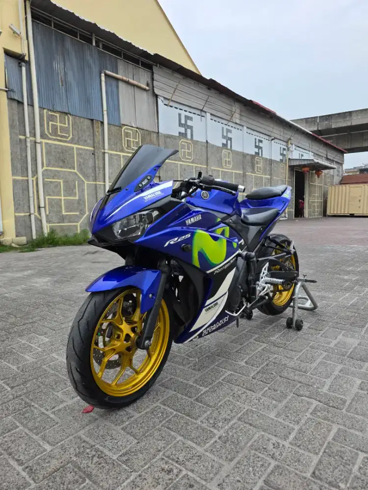 Yamaha R25 Movistar 2015