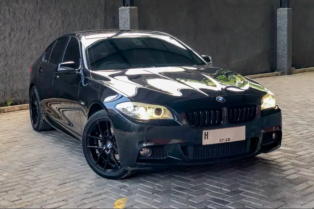 [KM74RB!] BMW 528i A/T (BLACK)