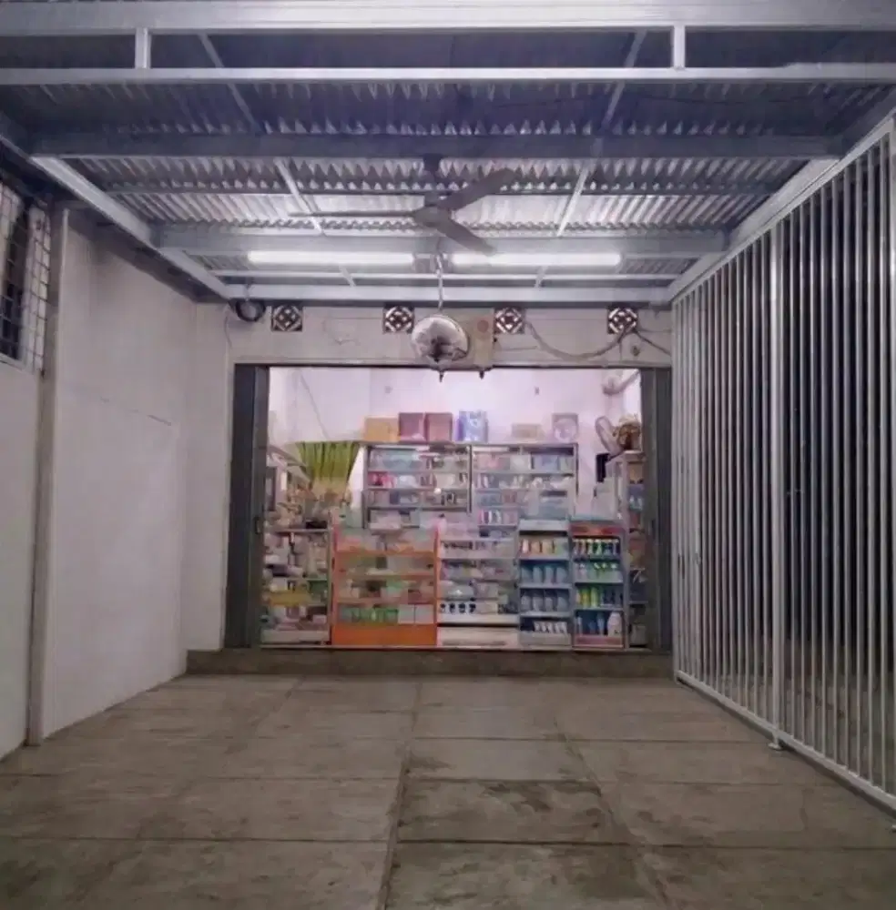 Ruko satu lantai kanopi depan 4,5 mx 9 m.