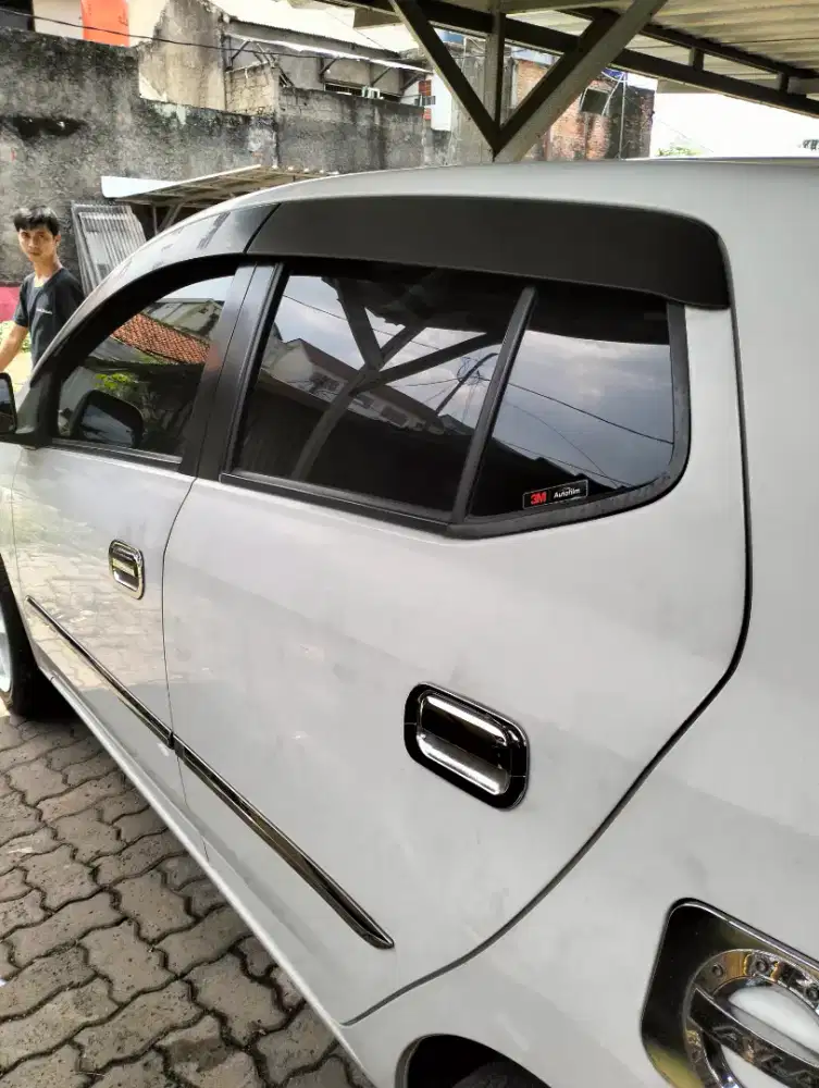 Pusat pemasangan kaca film mobil