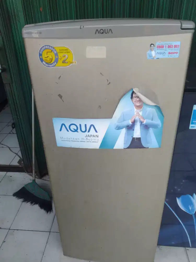 Frezzer 6 rak merk Aqua Normal ,beku, Joss.