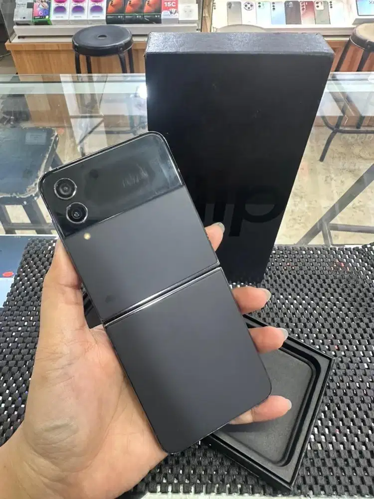 Samsung Galaxy Z Flip 4 8/256GB Ex Garansi Resmi Sein