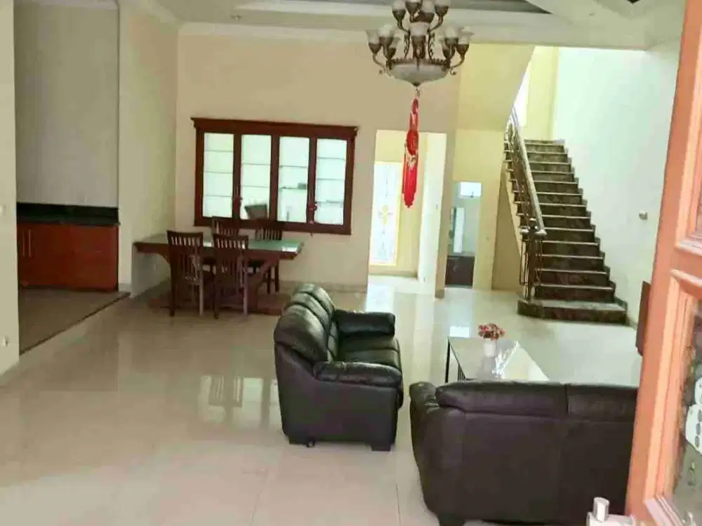Disewakan Rumah 2 lt 12 x 25 m2 di Bukit Mediterania PIK Cluster c ada 4+1 kt 4+1 km semi furniture, Ayo survei, nego yuk sampai deal!!