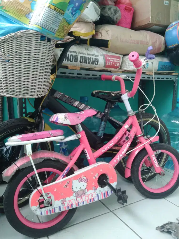 Sepeda anak kecil masih bagus