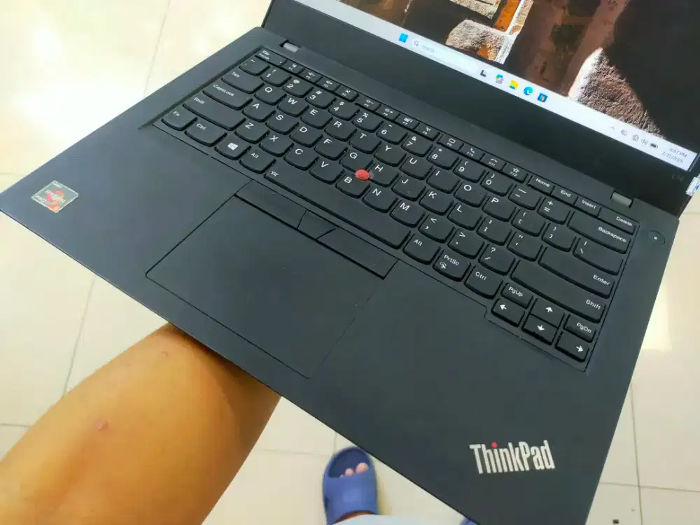 Dijual laptop AMD RYZEN 5 PRO ram 16GB SSD 256GB Win 11 FHD BACKLAIT
