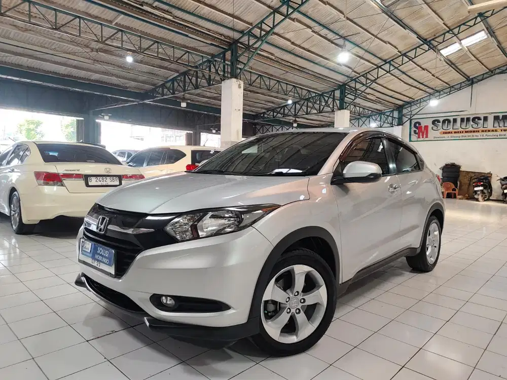 Honda HRV E Cvt 1.5 AT 2015 Pajak Panjang Ban Tebal Siap Pakai