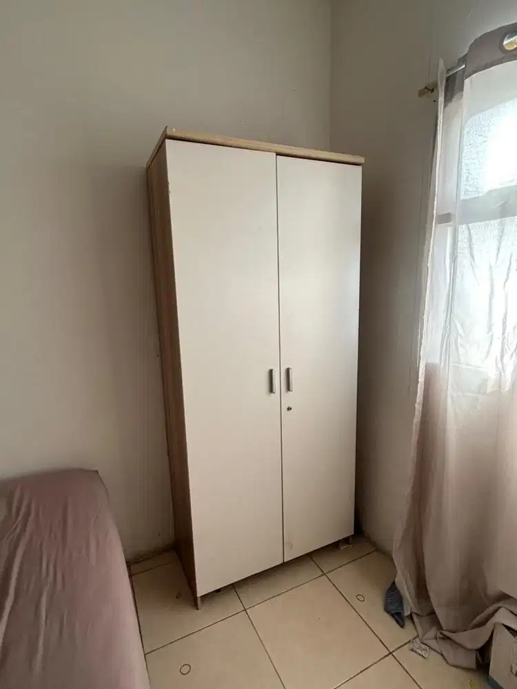 Lemari 2 pintu masih bagus sekali
