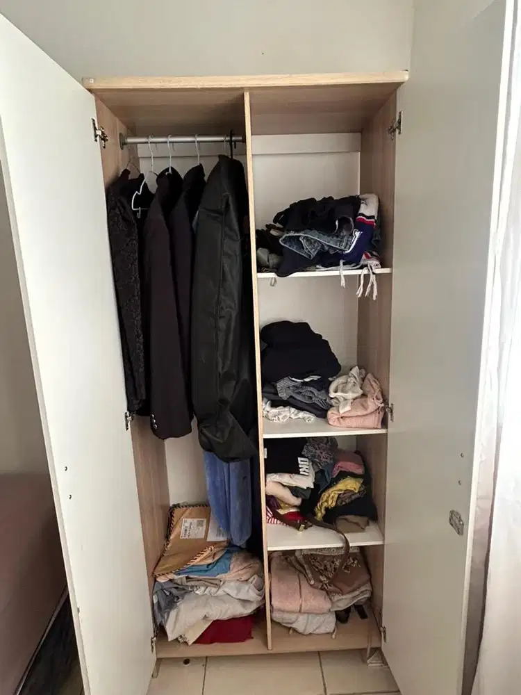 Lemari 2 pintu masih bagus sekali