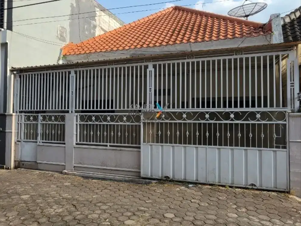 Dijual Rumah Terawat Pusat Kota di Jl Candi Mendut Malang