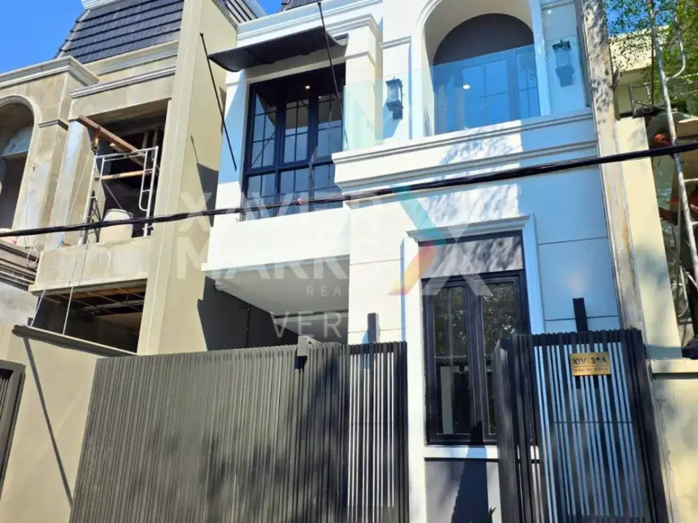 Rumah American House Premium Dekat Galaxy Mall dan MERR Surabaya Timur