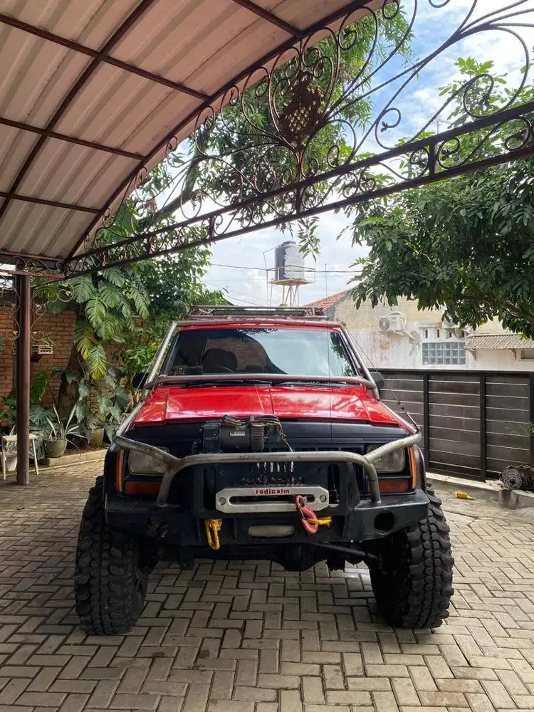 FOR SALE HELLBOY JEEP XJ CHEROKEE LIMITED 4.0