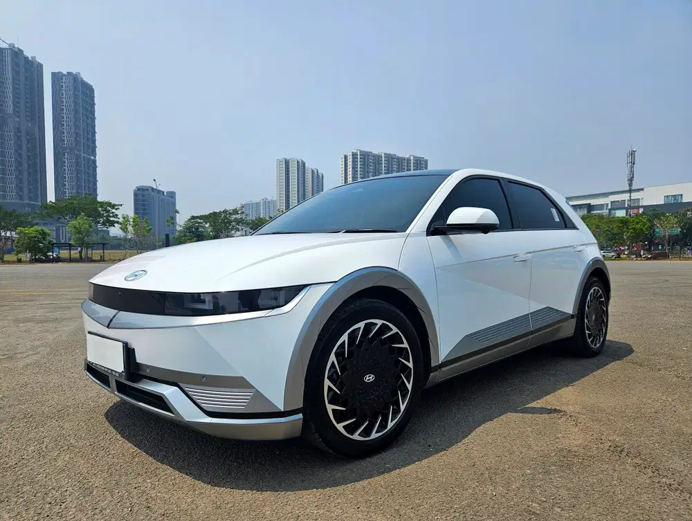 LOW ODOMETER ! Hyundai Ioniq 5 EV Signature Long Range White 2023