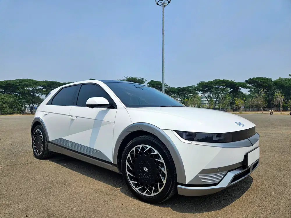 LOW ODOMETER ! Hyundai Ioniq 5 EV Signature Long Range White 2023