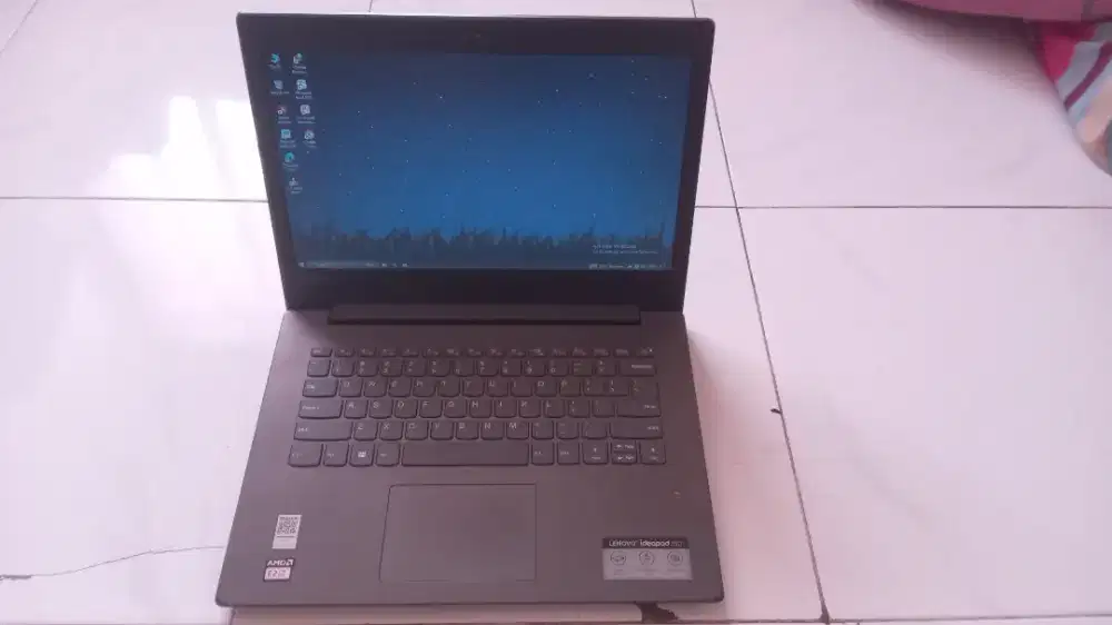 Dijual laptop Lenovo IdeaPad 330-14AST (tanpa kotak)