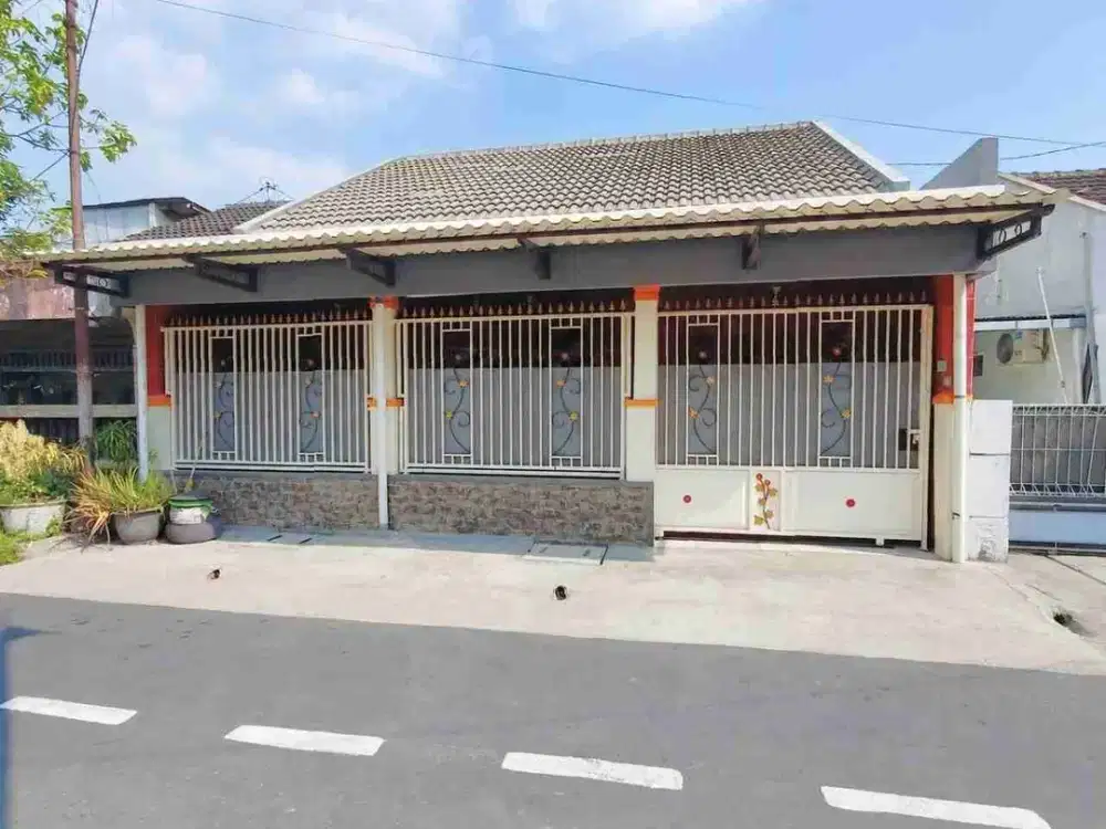 Rumah Cantik Semi Furnished Dekat Gate In/Exit Tol Dan Gor Manahan Solo