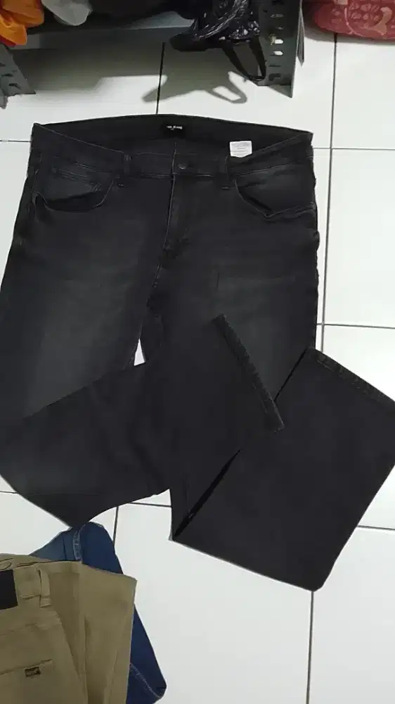 Tira size 34, kondisi baru, jual 150k