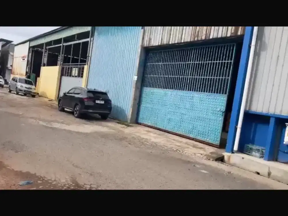 dijual / disewakan 
hrg sewa 300jt
harga jual 6.5m
Gudang komplek executive centre 

Luas tanah : 12m x 46.5m
Luas bangunan
Lt 1 : 12m x 46.5m
Lt 2 : Depan : 6x6m (kantor)
Belakang : 12x10m (kantor)
Lt 3 : 12m x 5m (rumah walet)
Lt 4 : 12m x 5m (rumah wal