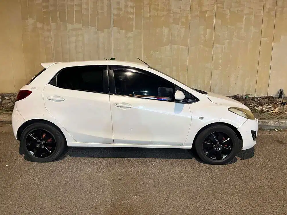 Mazda 2 2011 Bensin