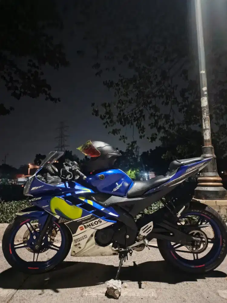 Yamaha R15 V2 2016