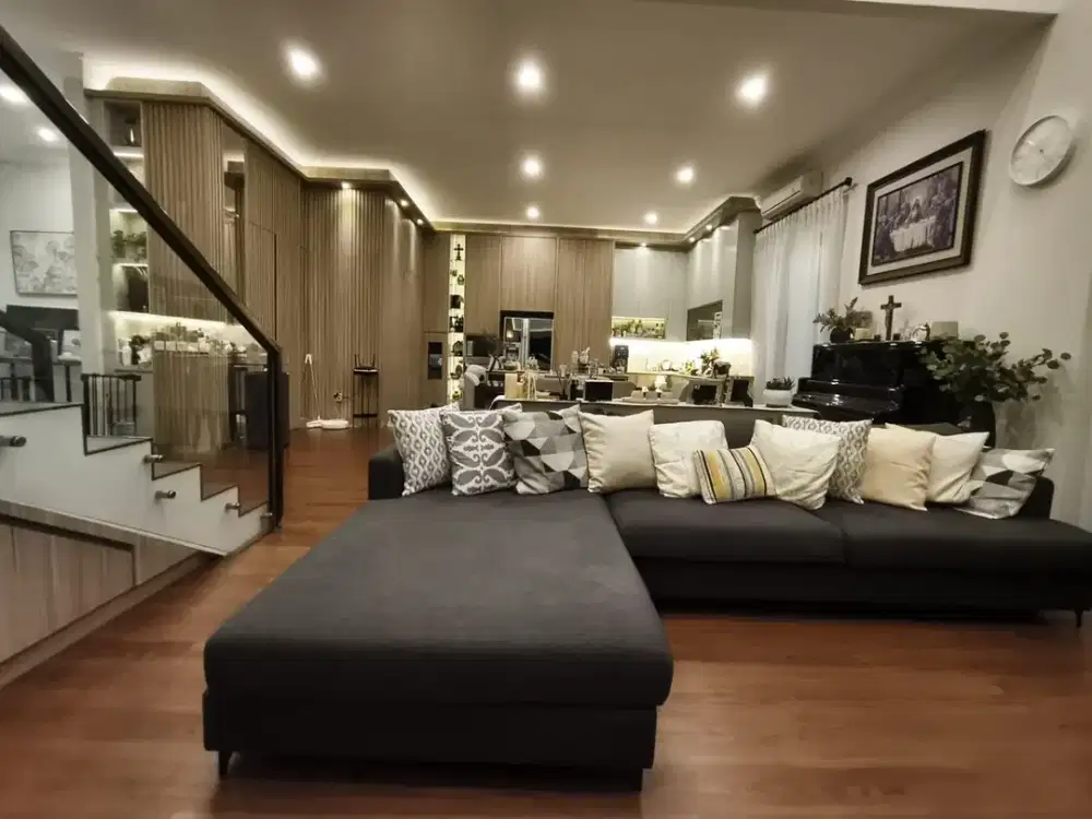Jual Rumah Siap Huni di Pakuwon Indah Surabaya Barat selangkah ke Pakuwon Mall Strategis
