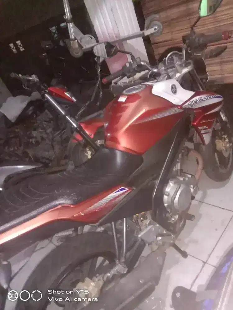 Dijual Vixion THN 2014 pajek telat 2023 mesin ok cat suda bule asli