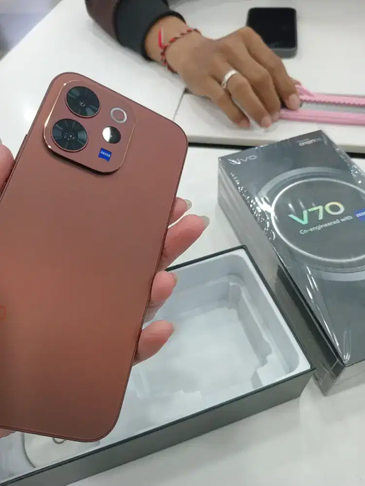 VIVO V70 5G SANDALWOD BROWN 12/512