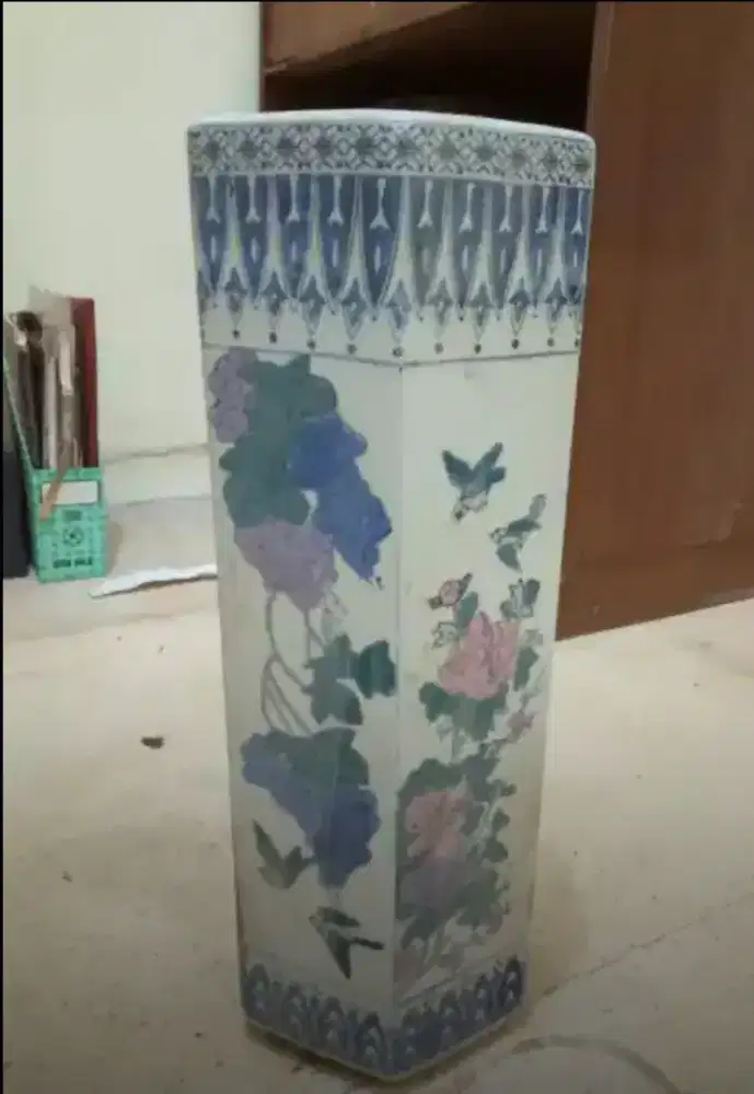Tempat payung keramik motif bunga Dari China