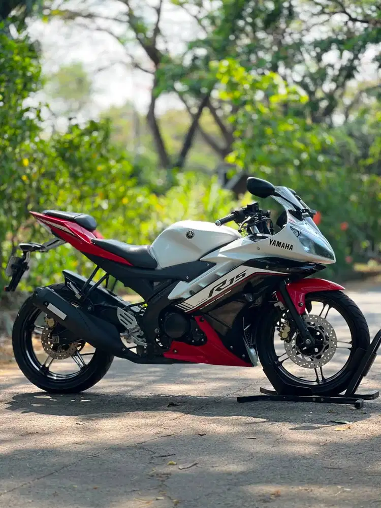 YAMAHA YZF R15 V2 MERAH PUTIH 2017 KM RENDAH PAJAK HIDUP NO MINUS