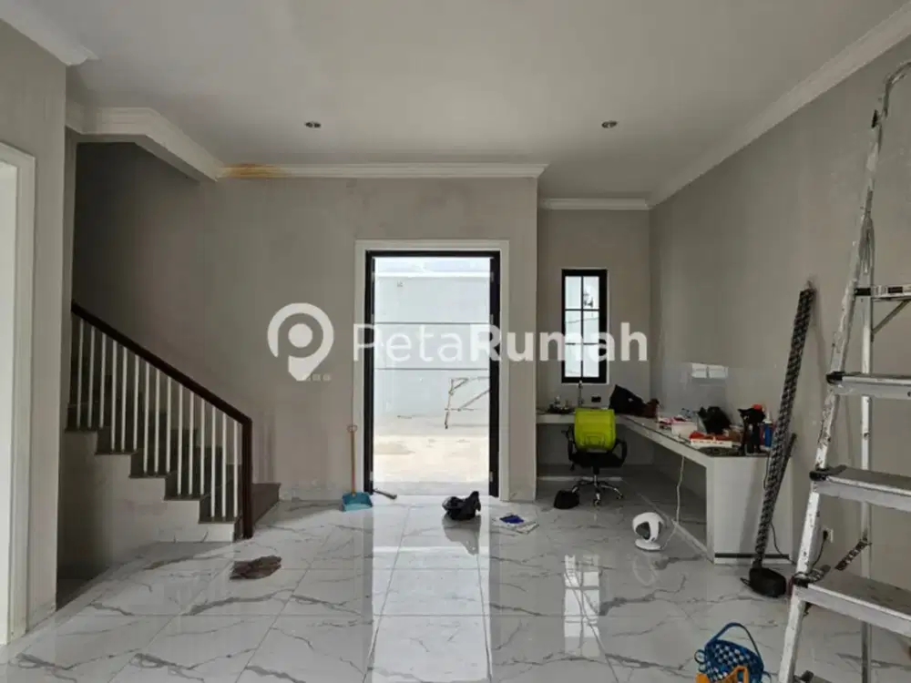 DISEWAKAN VILLA JALAN KAPTEN SUMARSONO KOMPLEK CITRALAND HELVETIA (vincent)