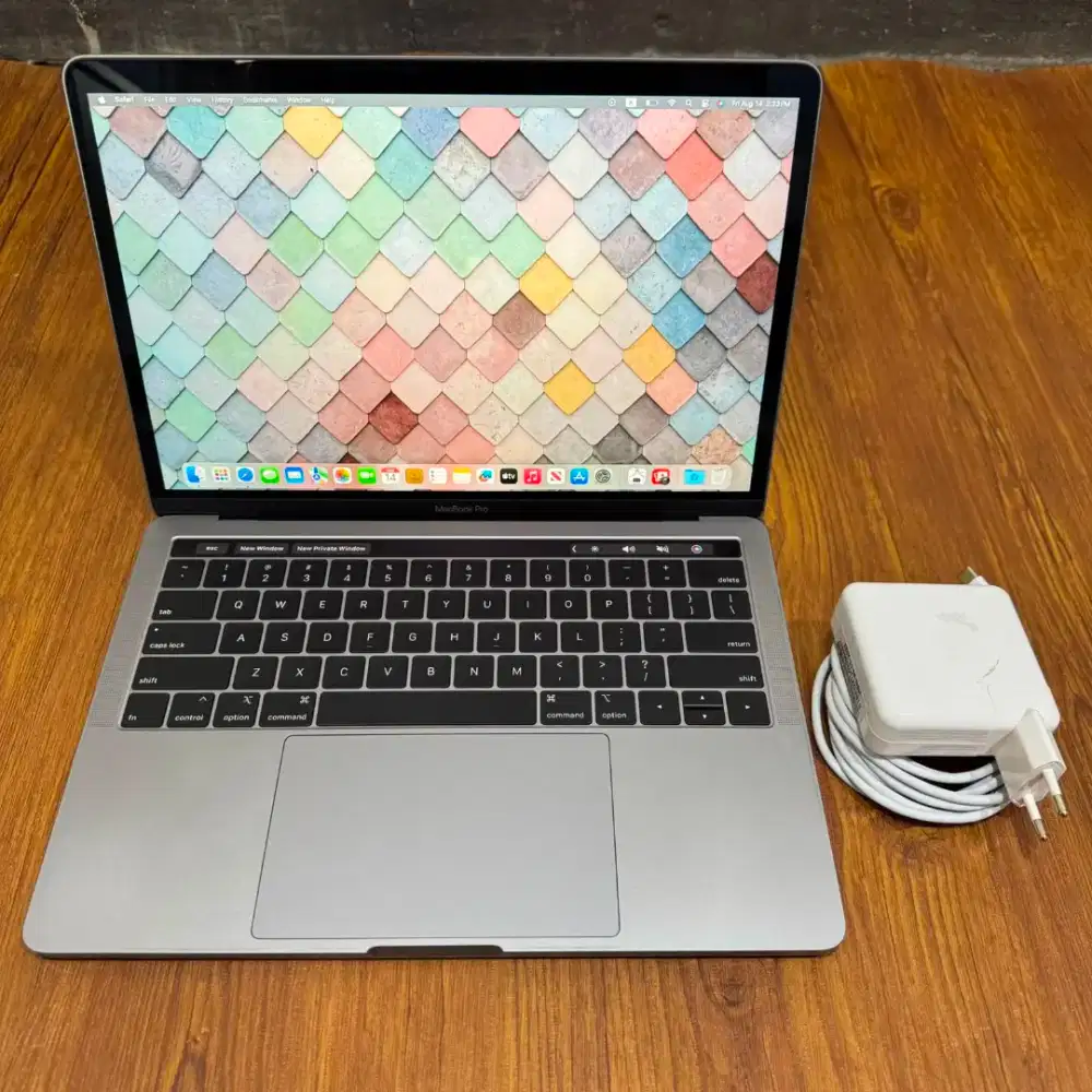Macbook pro 2019 13 inch ram 16gb ssd 512gb core i7 siap pakai