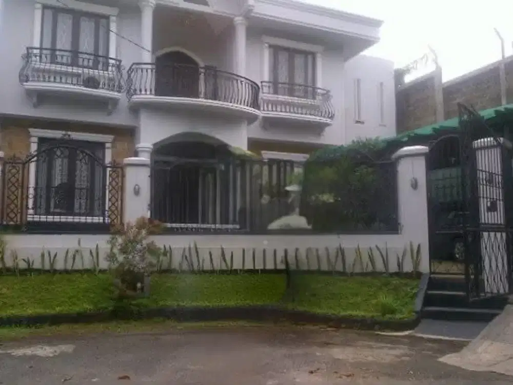 Di jual rumah 2 lantai di jalan Maleo Bintaro Sektor 9