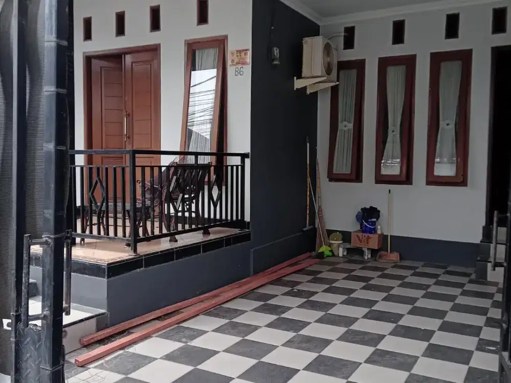 Dijual rumah 2 lantai di jl. Warung Silah I Jagakarsa