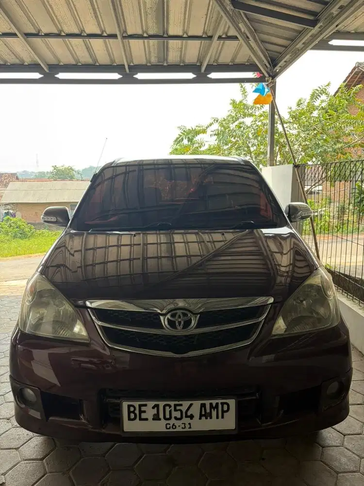 Avanza G tahun 2011 warna maroon