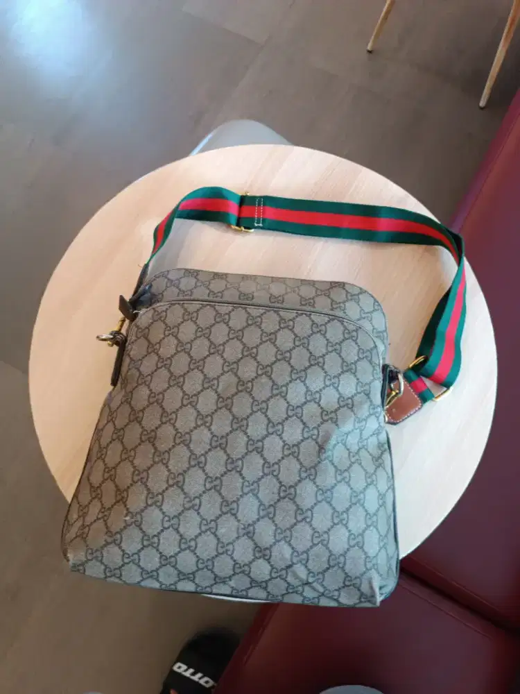 Tas Selempang Branded