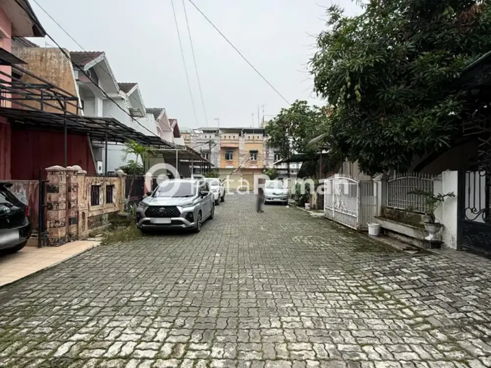 DIJUAL VILLA JALAN KARYA KOMPLEK KARYA AGUNG - MEDAN BARAT (indra & andy)
