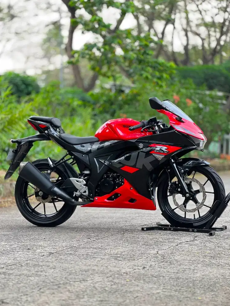 SUZUKI GSX 150R MERAH HITAM 2023 KM 3K PAJAK HIDUP TANPA PR