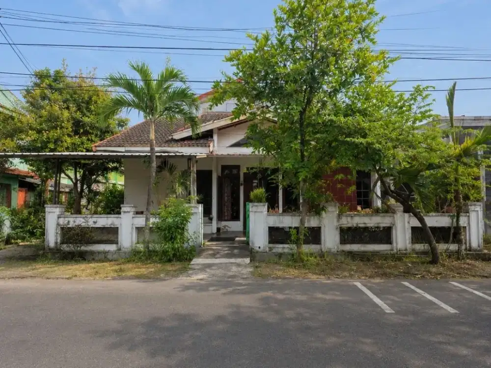 JUAL Rumah Hook Cocok Untuk Kost Dekat KIC Gatsu di Hanoman Raya
