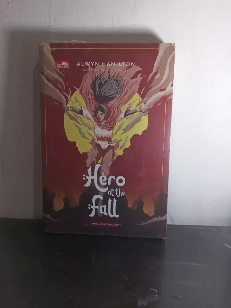NOVEL HERO AT THE FALL (REBEL OF THE SANDS#3)