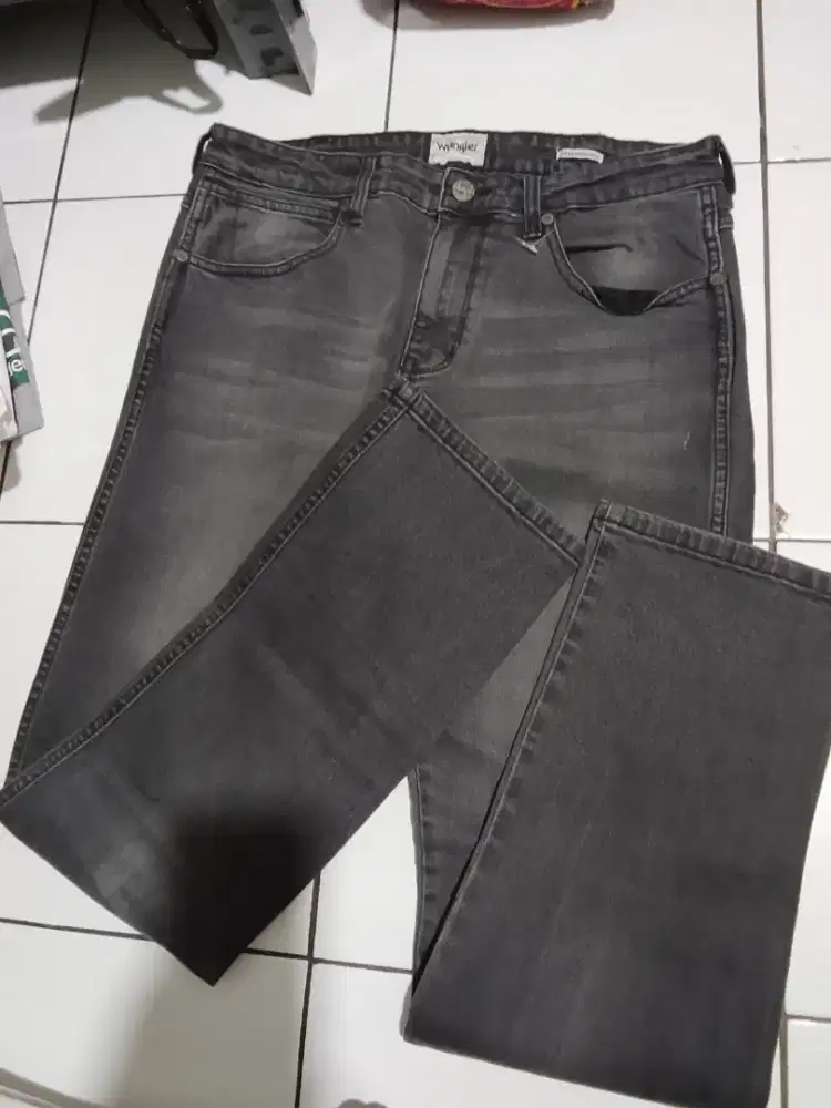 Wrangler size 32,kondisi baru,jual 175k