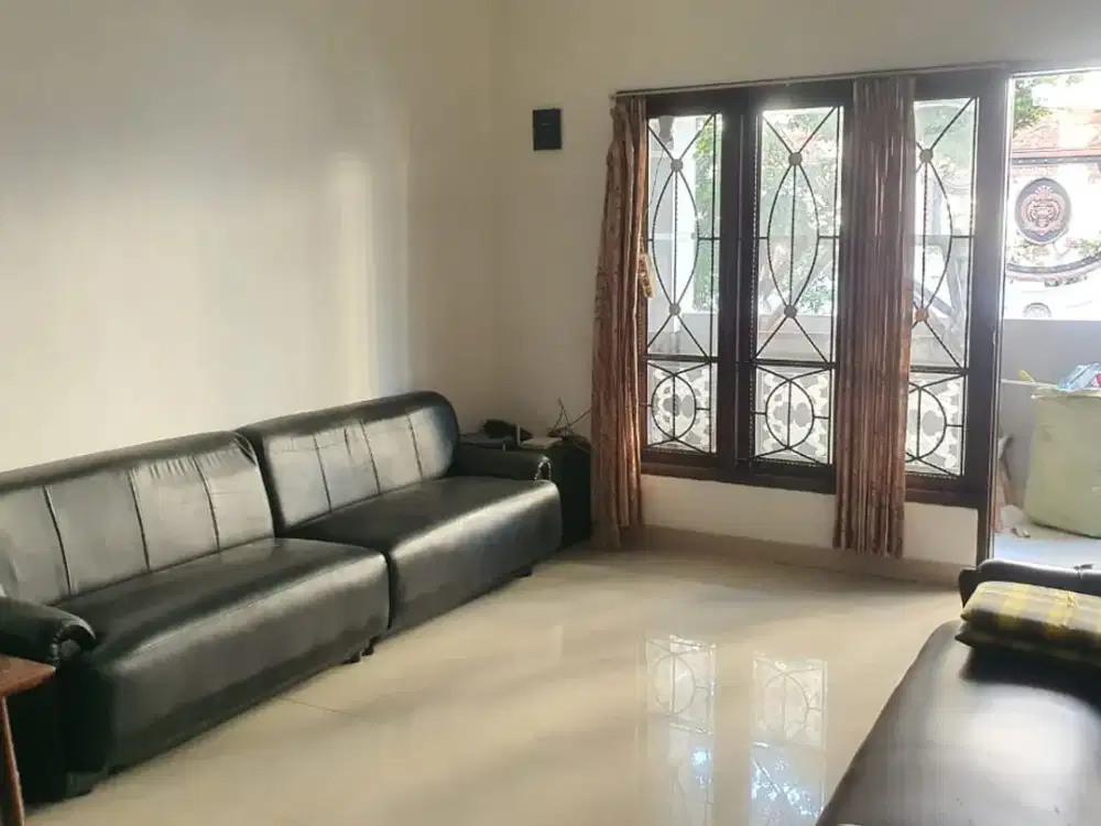 Rumah 1,5 Lantai Bagus dan Ada 2 Unit AC di Harapan Indah 1 Kota Bekasi