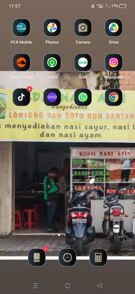 Bagian Bungkus Nasi Hidang dan Bantu Dapur