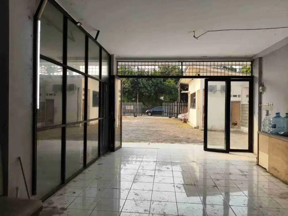 Di sewakan Ruko di Bintaro cocok buat kantor JNE, Motor Listrik dan lain lain lokasi Pinggir jalan