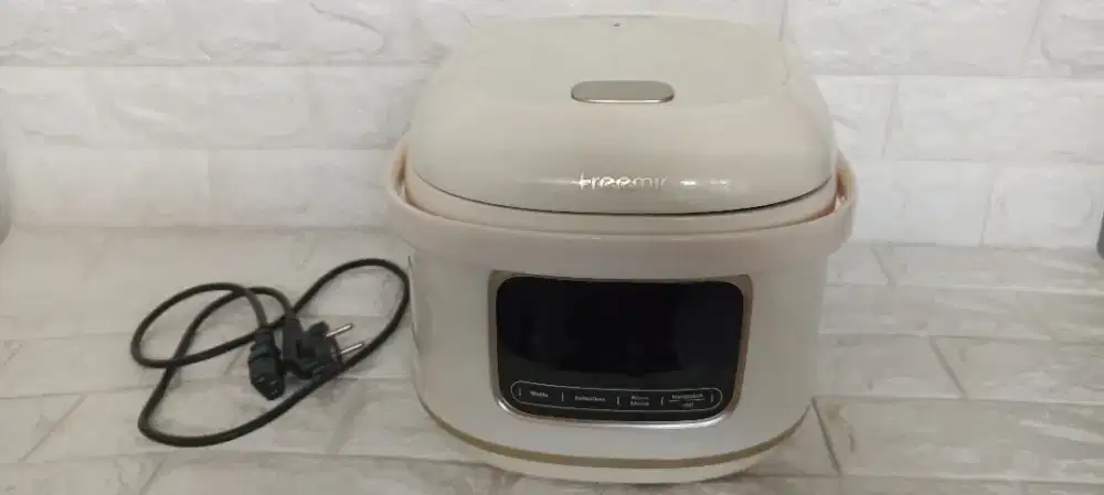 Rice cooker merek FREEMIR
