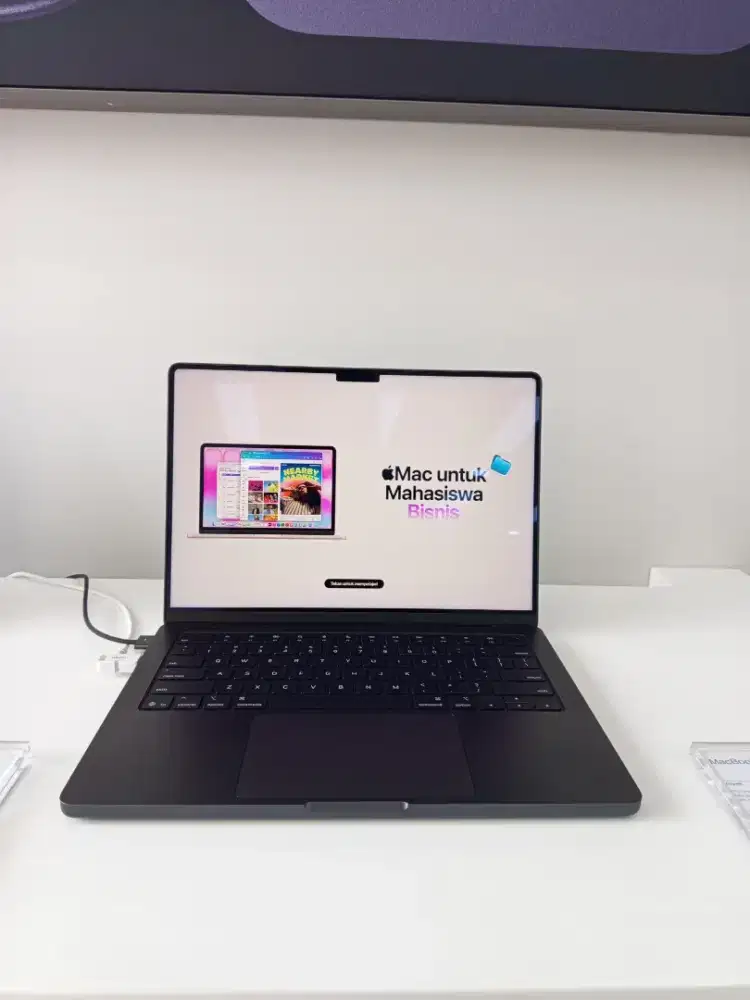 MacBook Pro M5 Space Black