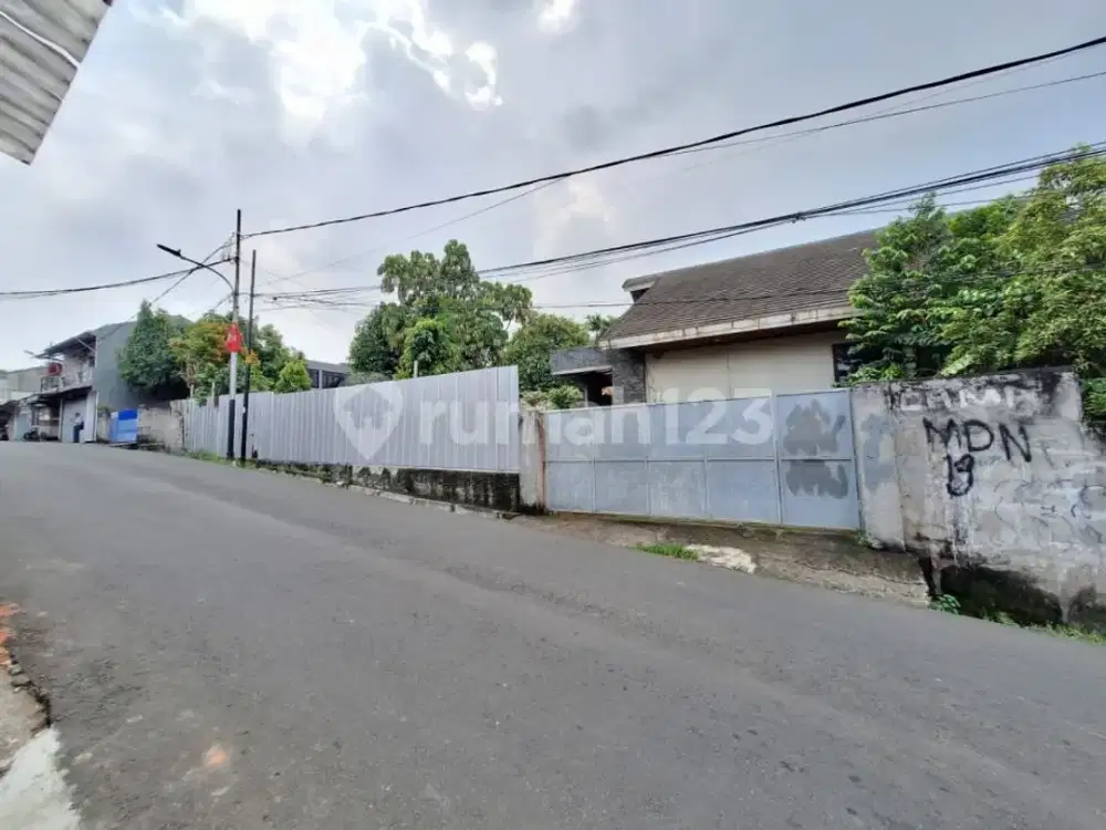 Tanah Masih Ada Bangunan di Pinggir Jalan Raya Lenteng Agung