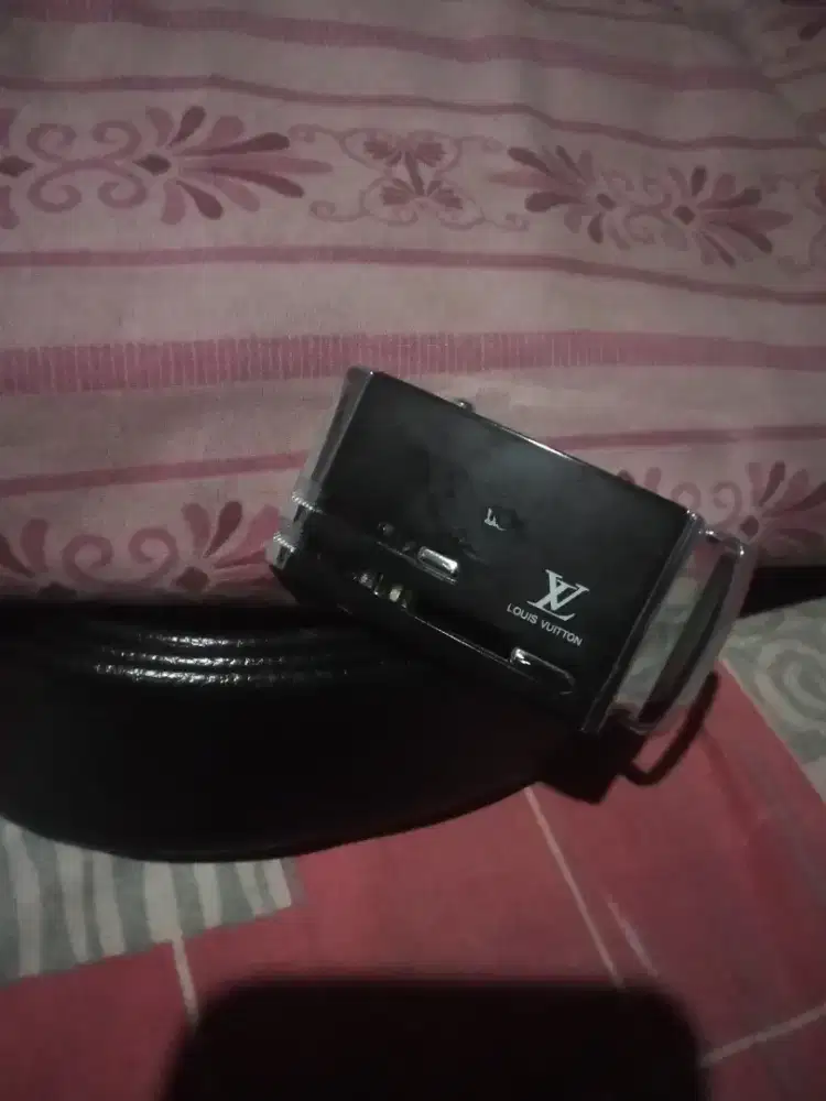 Ikat pinggang/gesper pria,merek Louis Vuitton