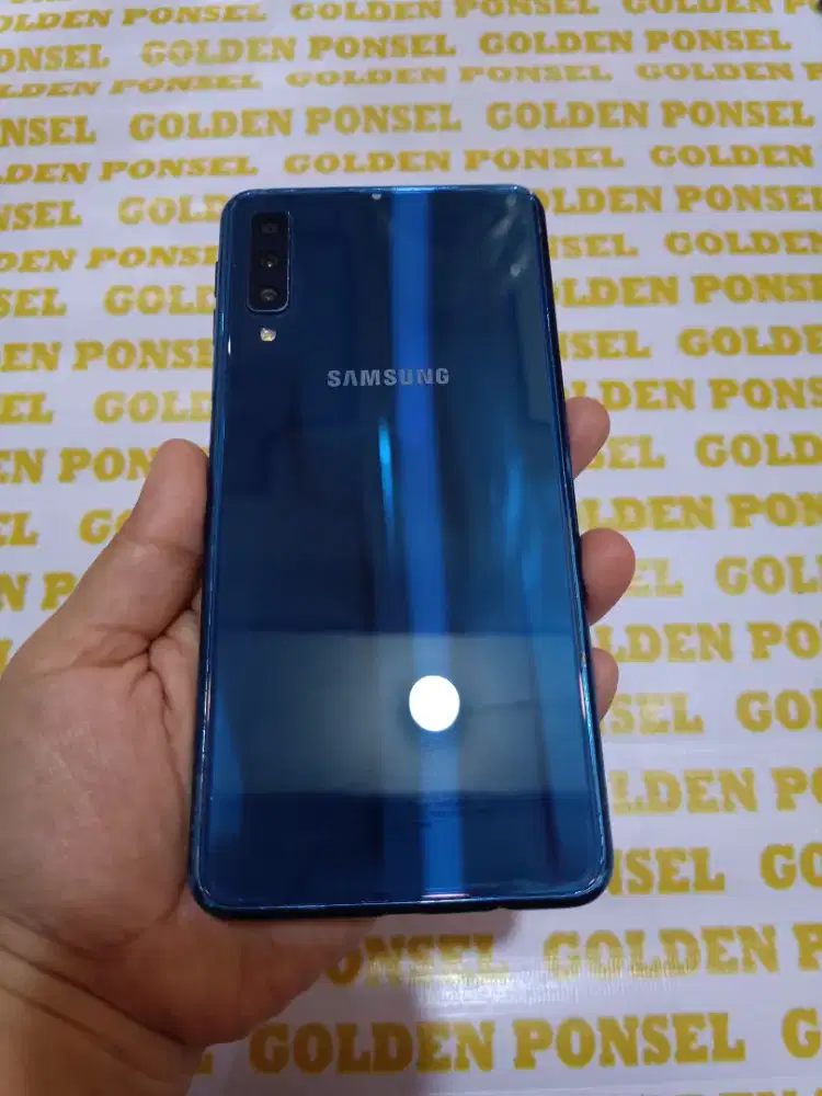 Galaxy A7-4G.NFC.Ram 4/64GB.ORI #GOLDEN PONSEL