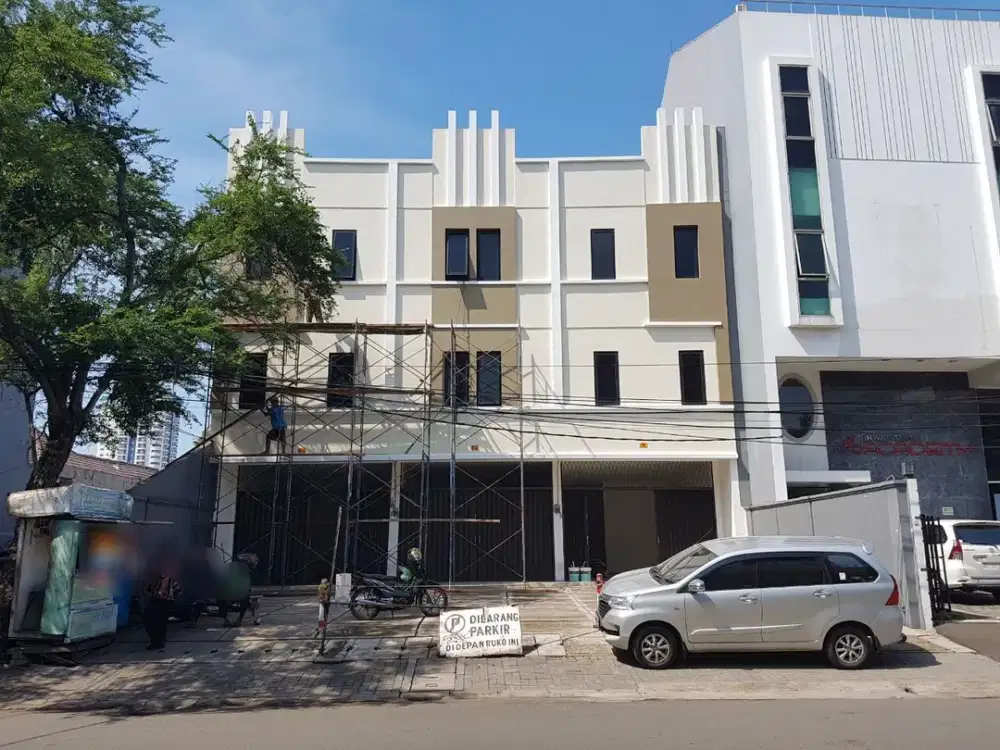 Dijual Ruko Gandeng di Jln Bendungan Hilir (Benhil) - Ada 3 Unit
