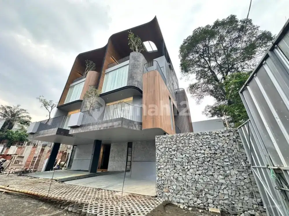 Hunian Modern Industrial 3 Lantai Siap Huni di Kemang