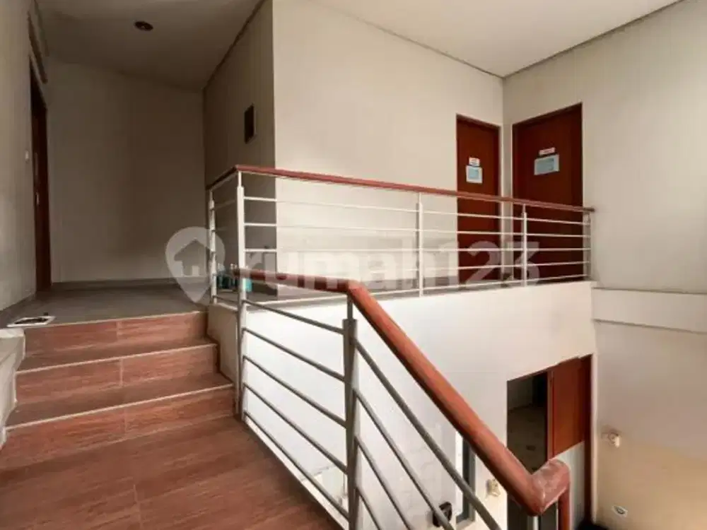 Gudang Cocok untuk Investasi atau Usaha Kost dekat Jalan Utama Cinere